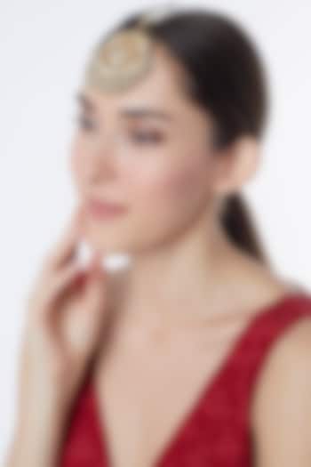 Gold Finish Kundan Polki & Pearl Maangtikka by Vivinia By Vidhi Mehra at Pernia's Pop Up Shop