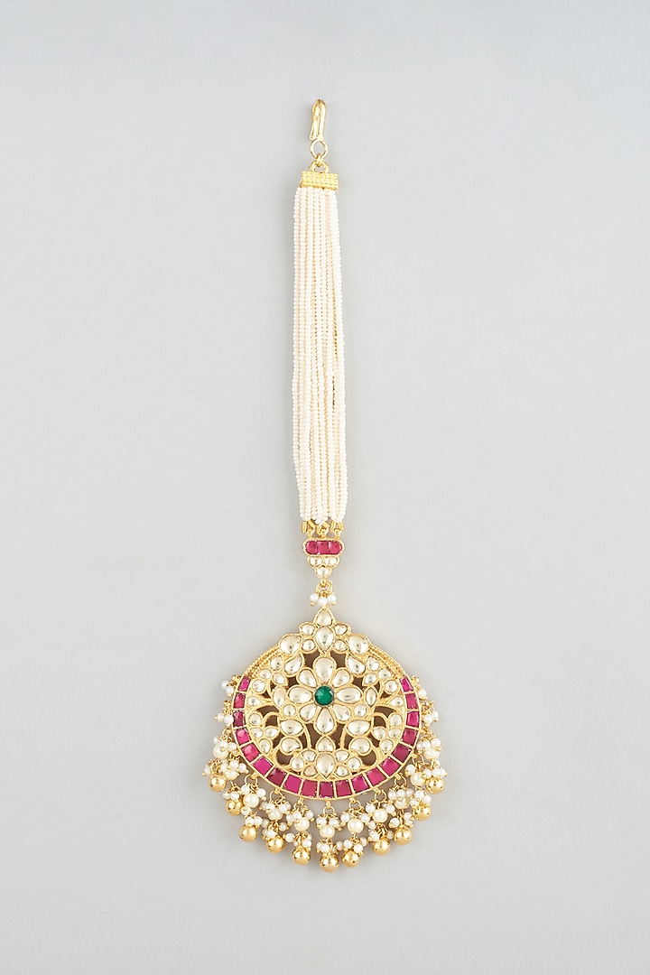 Gold Finish Kundan Polki Maangtikka by Vivinia By Vidhi Mehra at Pernia's Pop Up Shop