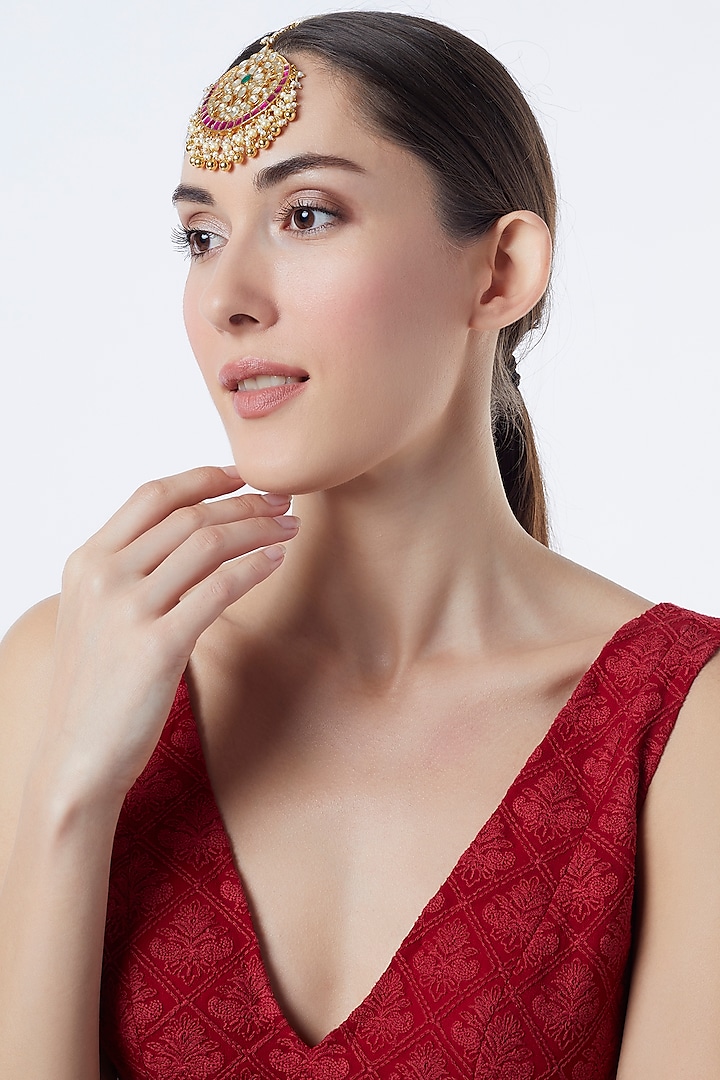 Gold Finish Kundan Polki Maangtikka by Vivinia By Vidhi Mehra at Pernia's Pop Up Shop