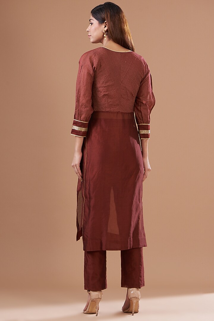 Maroon Chanderi Cutdana Embroidered Angrakha Kurta Set by Vinusto at Pernia's Pop Up Shop
