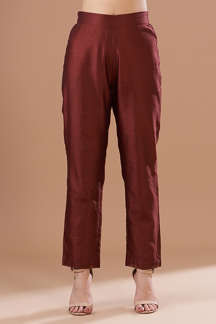 Maroon Chanderi Cutdana Embroidered Angrakha Kurta Set by Vinusto at Pernia's Pop Up Shop