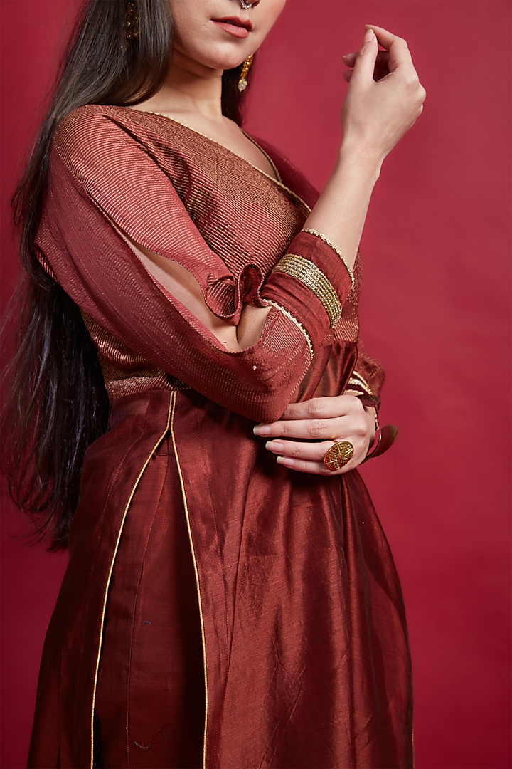 Maroon Chanderi Cutdana Embroidered Angrakha Kurta Set by Vinusto at Pernia's Pop Up Shop