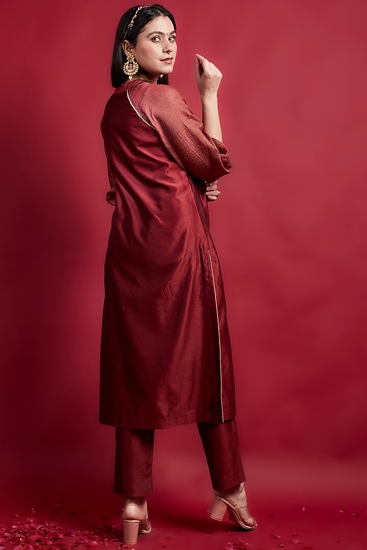 Maroon Chanderi Handloom Lace Embroidered Kurta Set by Vinusto at Pernia's Pop Up Shop