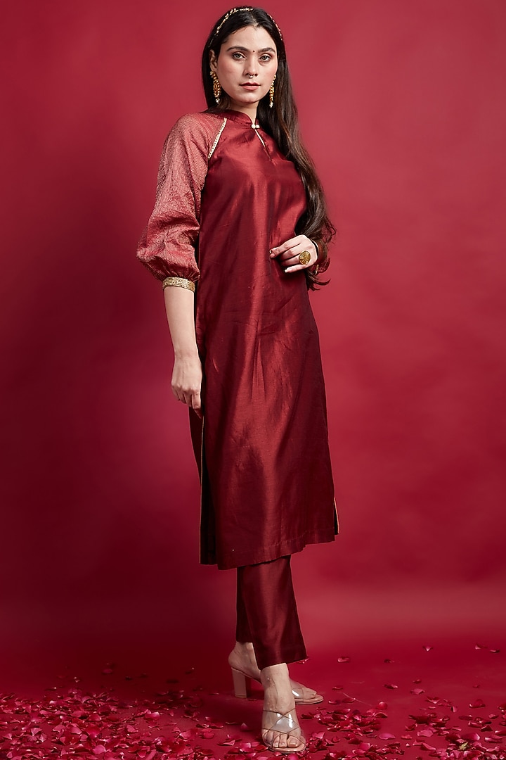Maroon Chanderi Handloom Lace Embroidered Kurta Set by Vinusto at Pernia's Pop Up Shop