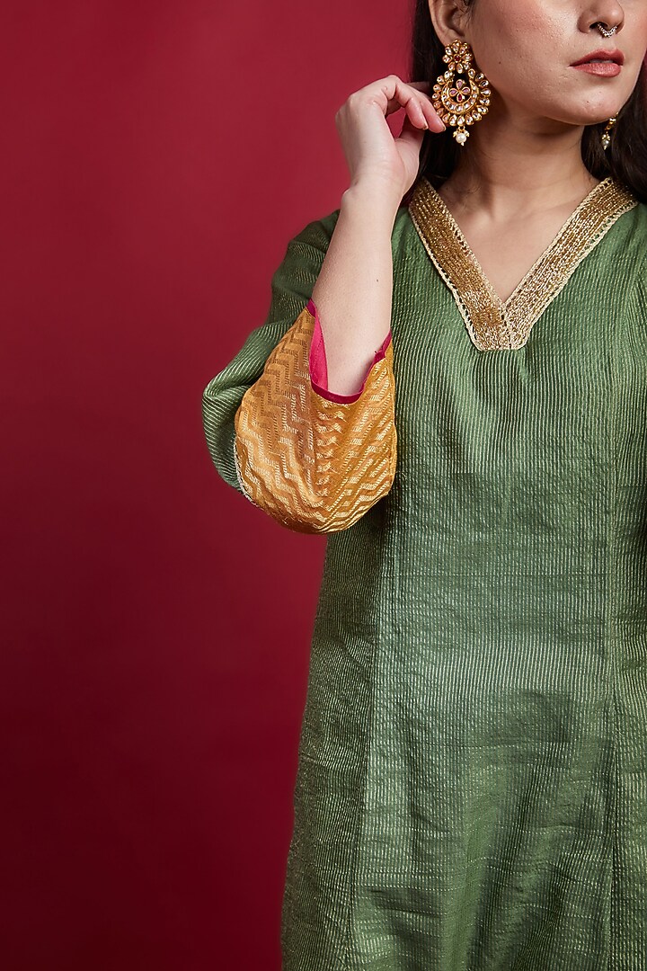 Olive Green Chanderi Handloom Zari Embroidered Kurta Set by Vinusto at Pernia's Pop Up Shop
