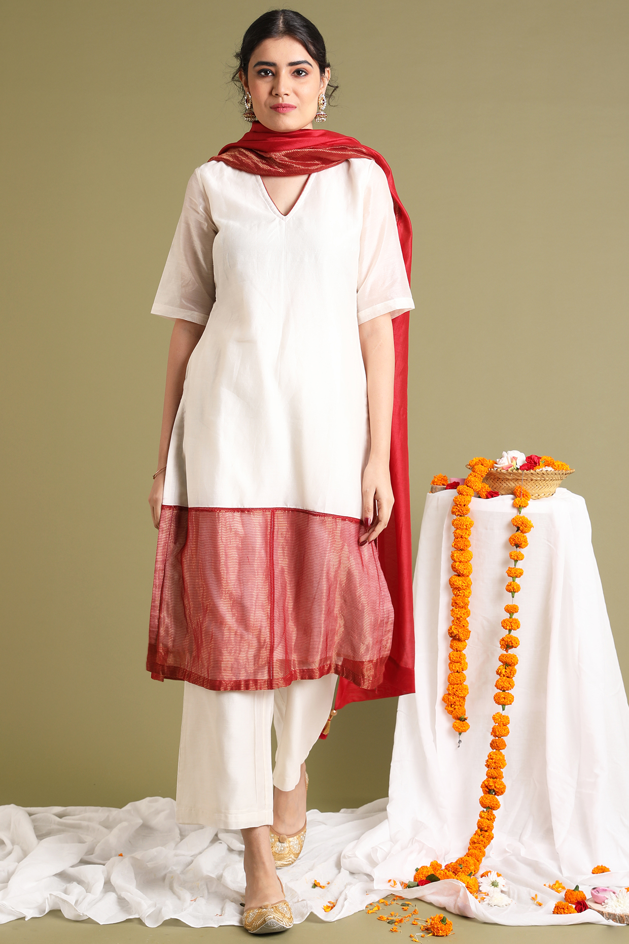 Off-White & Red Handwoven Chanderi Kurta Set by Vinusto