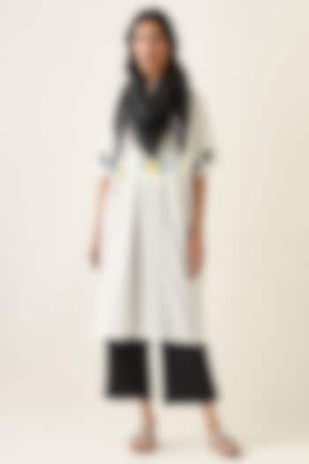 White Pure Cotton Cambric Embroidered Kurta Set by Vinusto at Pernia's Pop Up Shop