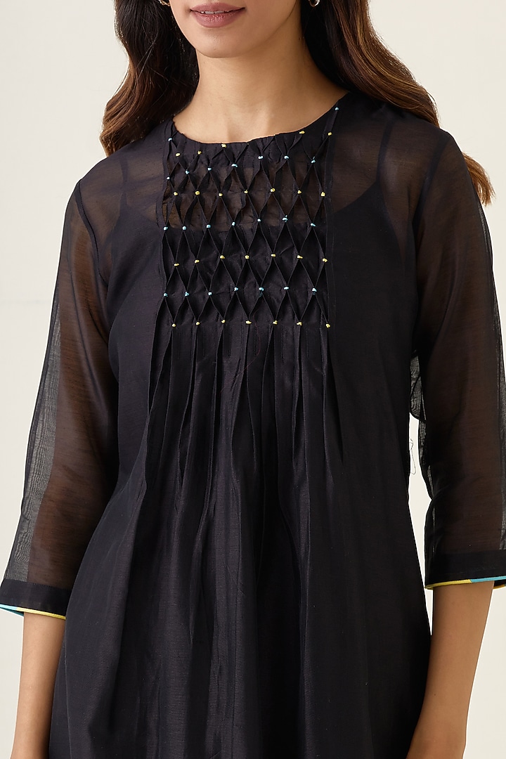 Black Handwoven Chanderi Kurta Set by Vinusto at Pernia's Pop Up Shop