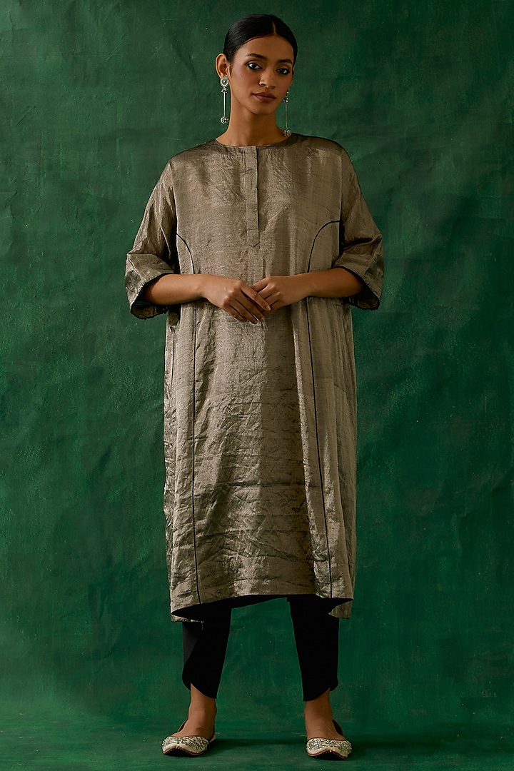 SIlver Zari Silk Kaftan Set by Vinusto at Pernia's Pop Up Shop