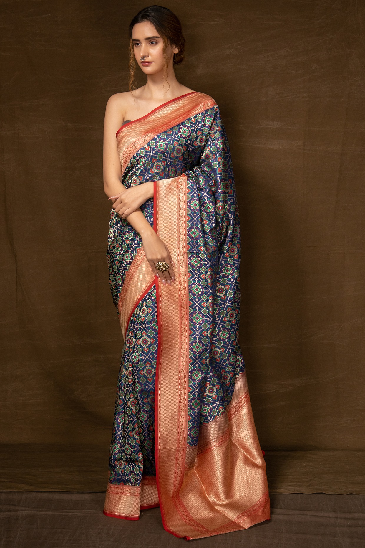 Beauteous Blue Raw Silk Saree With Heavy Zari Woven – Cygnus Fashion