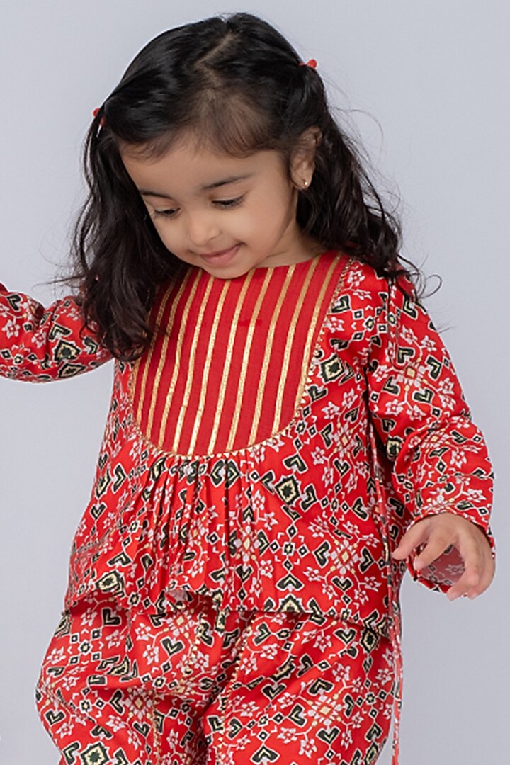 Red Cotton Dhoti Set For Girls by Vivedkids at Pernia's Pop Up Shop