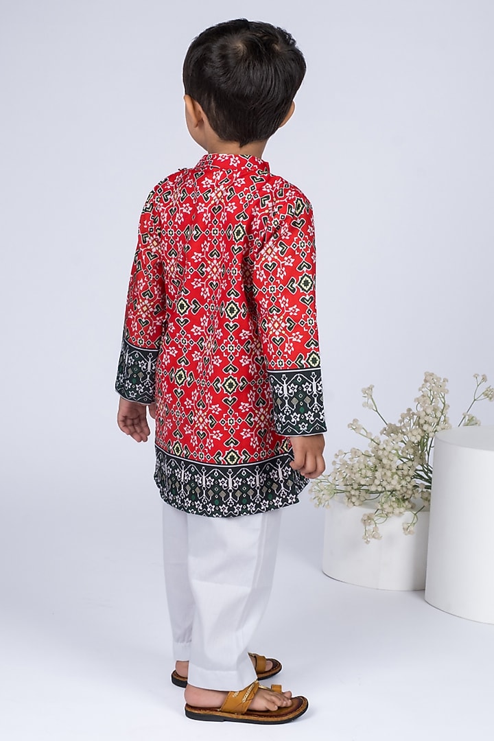 Red Cotton Kurta Set For Boys by Vivedkids at Pernia's Pop Up Shop