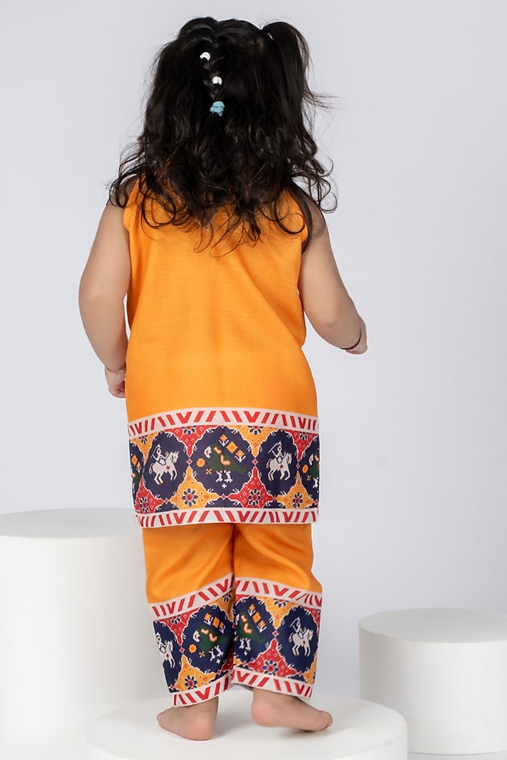 Yellow Cotton Kurta Set For Girls by Vivedkids at Pernia's Pop Up Shop