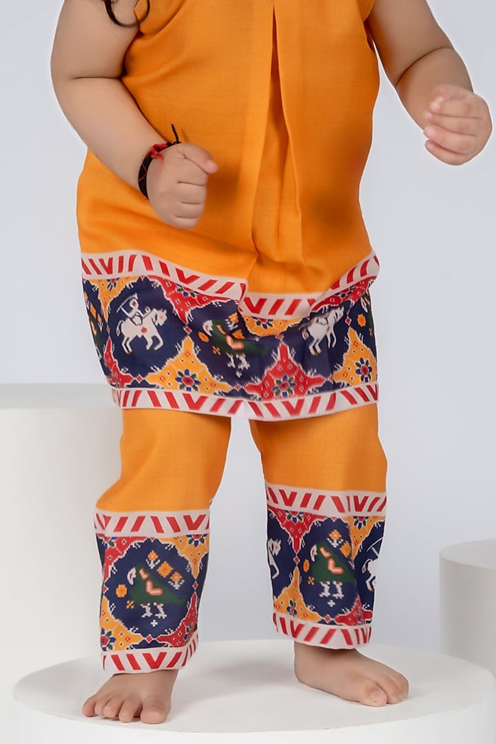 Yellow Cotton Kurta Set For Girls by Vivedkids at Pernia's Pop Up Shop