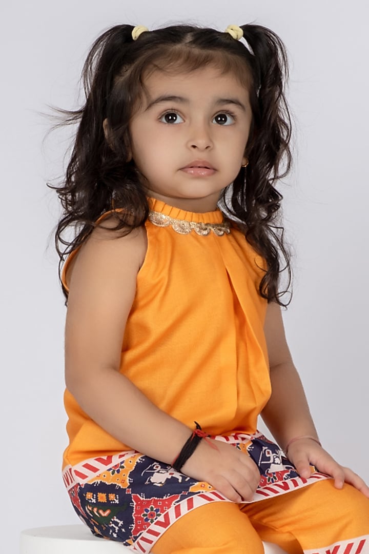 Yellow Cotton Kurta Set For Girls by Vivedkids at Pernia's Pop Up Shop