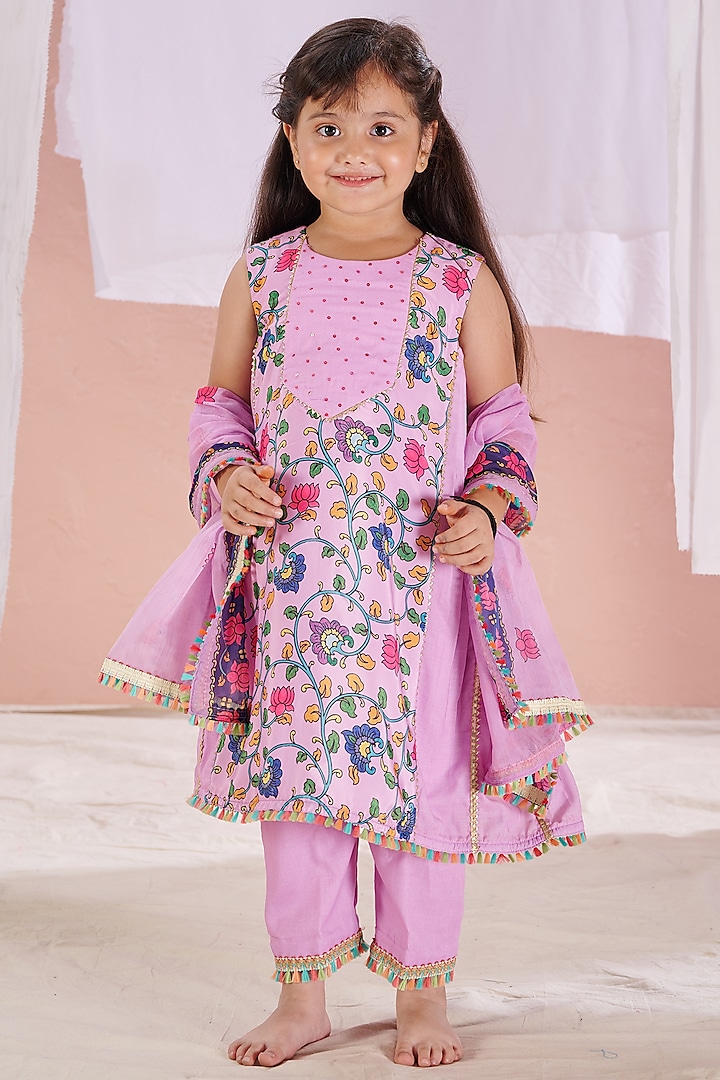 Lavender Cotton Kalamkari Anarkali Set For Girls by Vivedkids at Pernia's Pop Up Shop