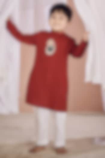 Maroon Linen Embrooidered Kurta Set For Boys by Vivedkids