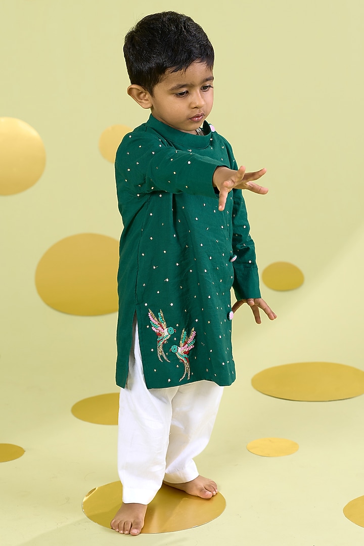 Green Cotton Mirror Hand Embroidered Kurta Set For Boys by Vivedkids at Pernia's Pop Up Shop