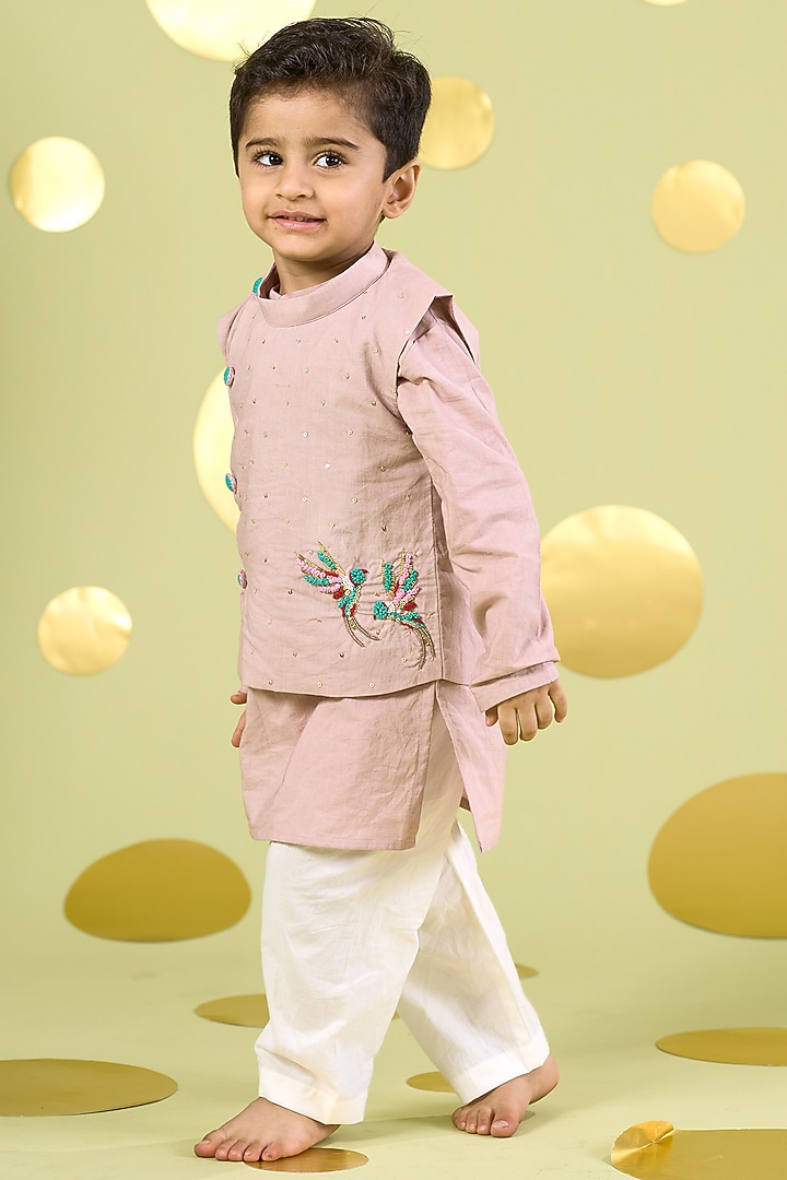 Peach Cotton Mirror Hand Embroidered Bundi Jacket Set For Boys by Vivedkids at Pernia's Pop Up Shop