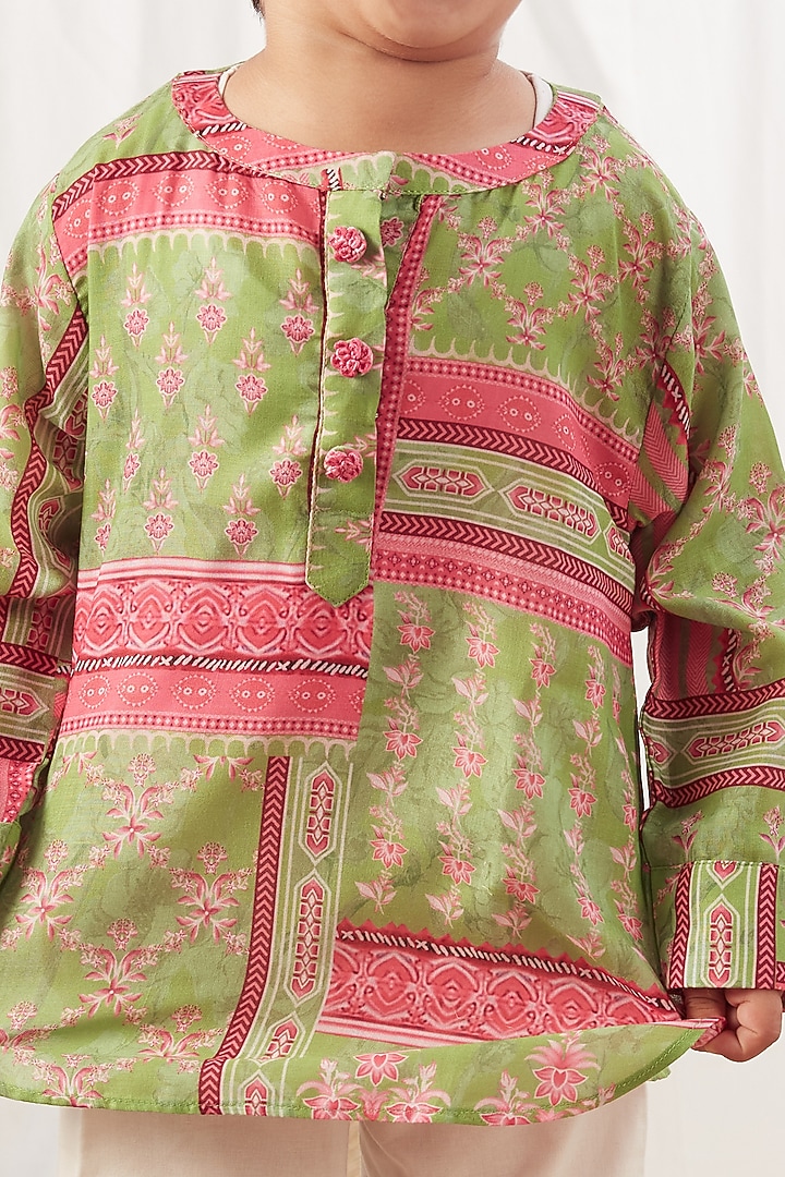 Green Cotton Printed Kurta Set For Boys by Vivedkids at Pernia's Pop Up Shop