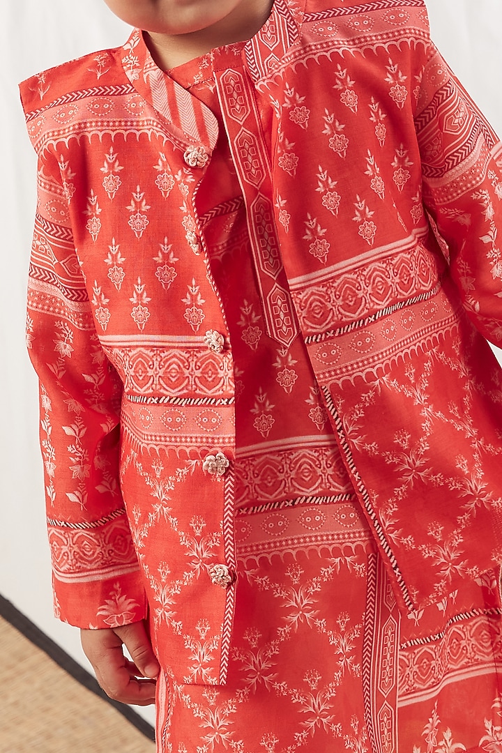 Red Cotton Printed Bundi Jacket Set For Boys by Vivedkids at Pernia's Pop Up Shop