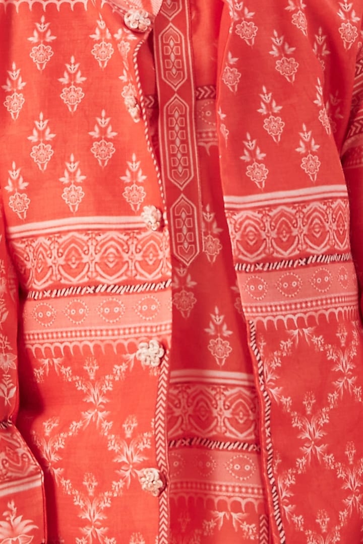 Red Cotton Printed Bundi Jacket Set For Boys by Vivedkids at Pernia's Pop Up Shop