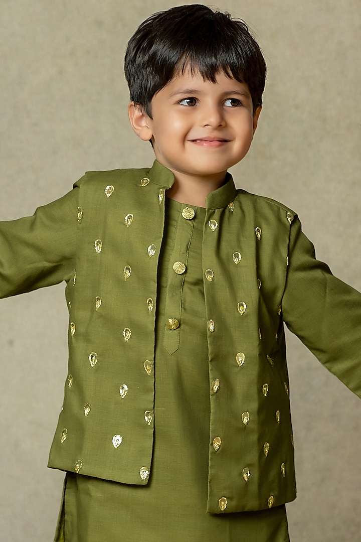 Olive Green Tissue Embroidered Kurta Set For Boys by Vivedkids at Pernia's Pop Up Shop