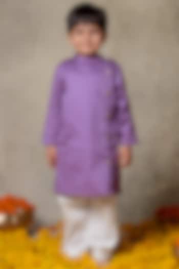 Lavender Cotton Hand Embroidered Kurta Set For Boys by Vivedkids