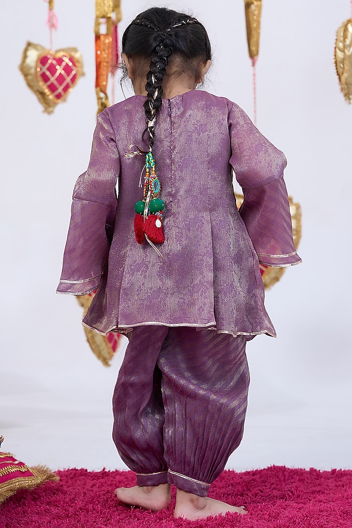 Purple Tissue handwork Kurta Set For Girls by Vivedkids at Pernia's Pop Up Shop