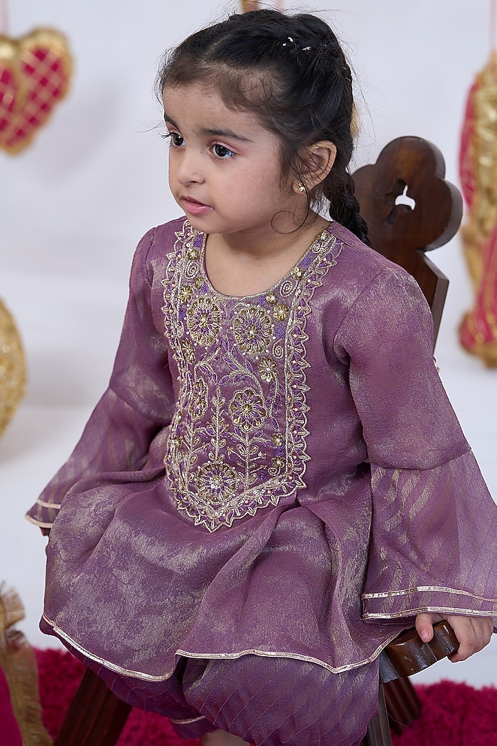 Purple Tissue handwork Kurta Set For Girls by Vivedkids at Pernia's Pop Up Shop
