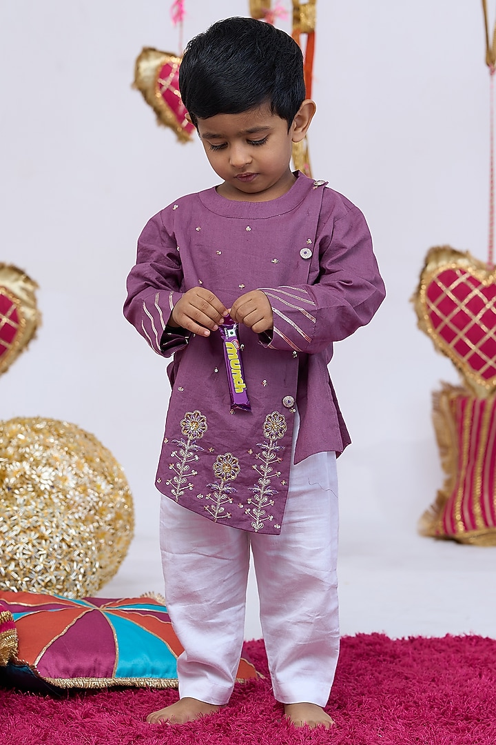 Purple Cotton Handwork Kurta Set For Boys by Vivedkids at Pernia's Pop Up Shop