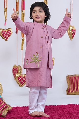 Light Pink Cotton Hand Embroidered Bundi Jacket Set For Boys by Vivedkids