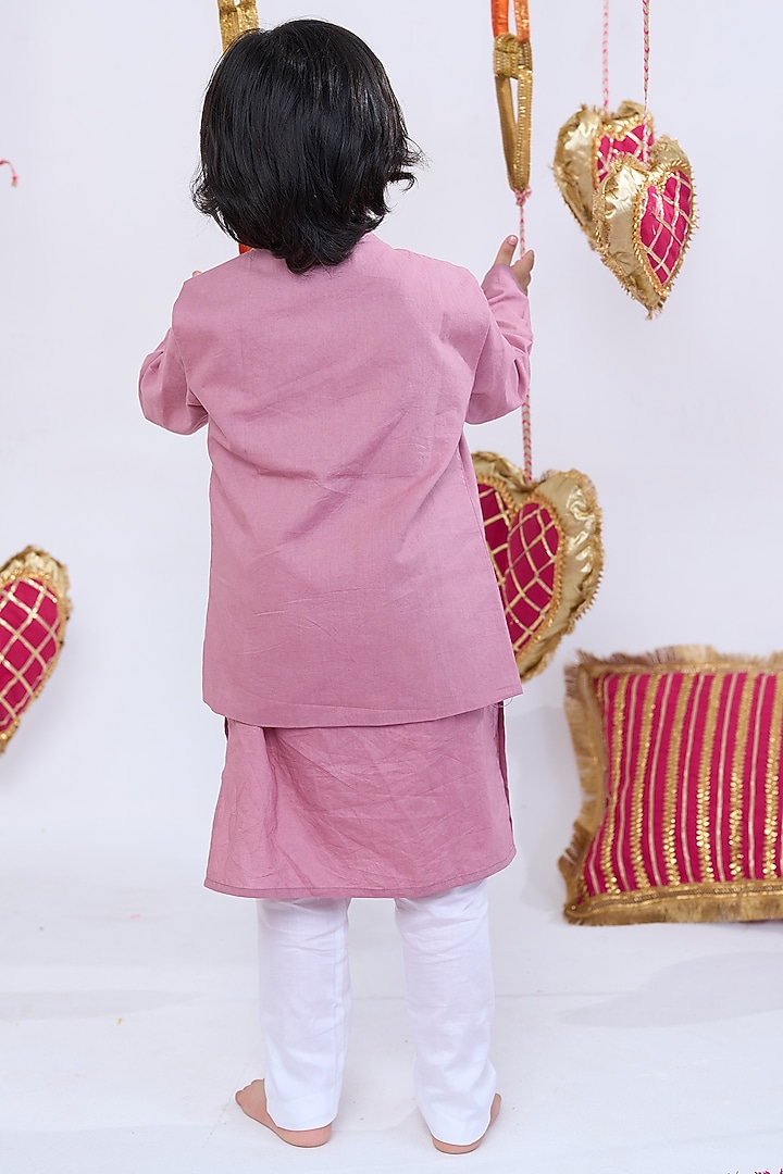 Light Pink Cotton Hand Embroidered Bundi Jacket Set For Boys by Vivedkids at Pernia's Pop Up Shop