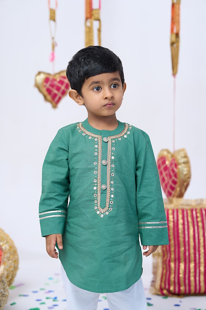 Green Cotton Hand Embroidered Kurta Set For Boys by Vivedkids at Pernia's Pop Up Shop