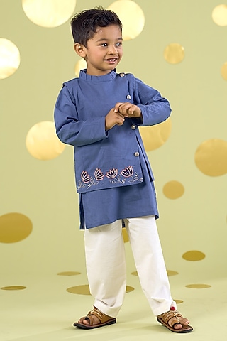 Blue Cotton Hand Embroidered Bundi Jacket Set For Boys by Vivedkids