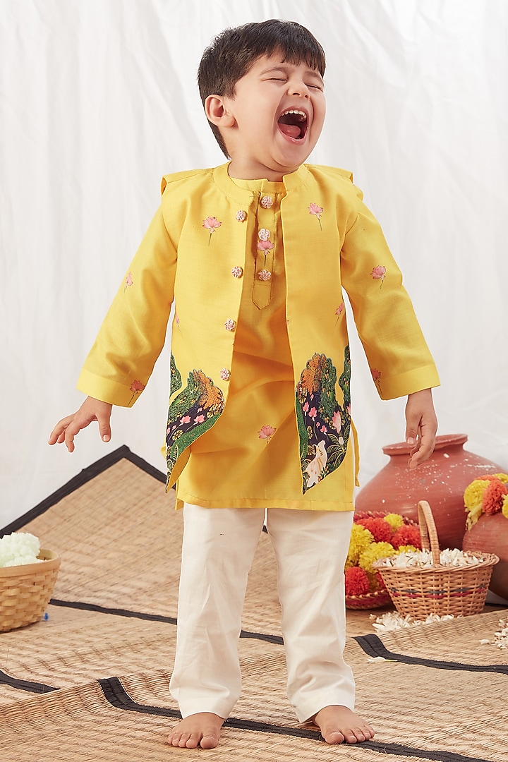 Yellow Cotton Pichwai Kurta Set For Boys by Vivedkids at Pernia's Pop Up Shop