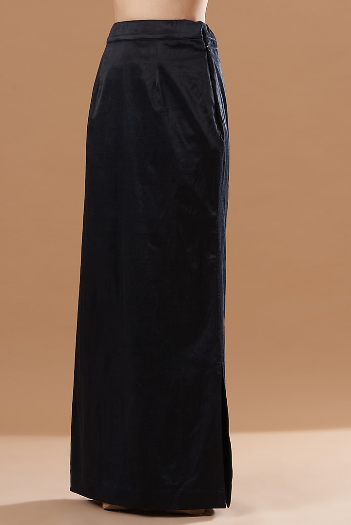 Black Tulle Resham Embroidered Wedding Saree Set by Vivek Patel at Pernia's Pop Up Shop
