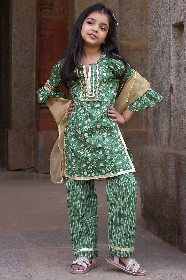 Green Cotton Floral Printed & Embellished Kurta Set For Girls by ViYa