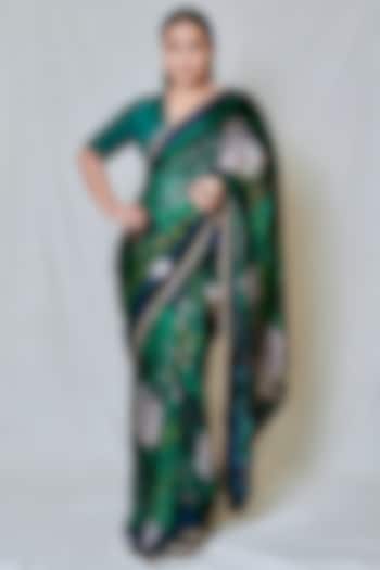 Emerald Green Viscose Silk Floral Printed Saree Set by Devyani Mehrotra