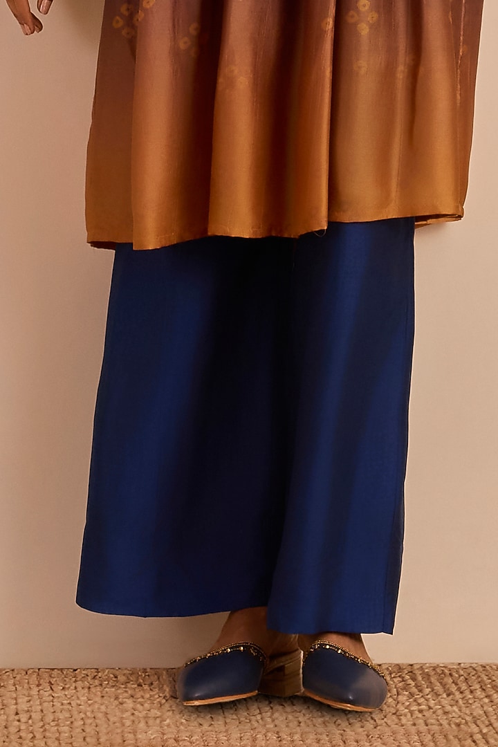 Blue & Ochre Vasansi Silk Bandhani Printed Kurta Set by Vasansi Jaipur at Pernia's Pop Up Shop