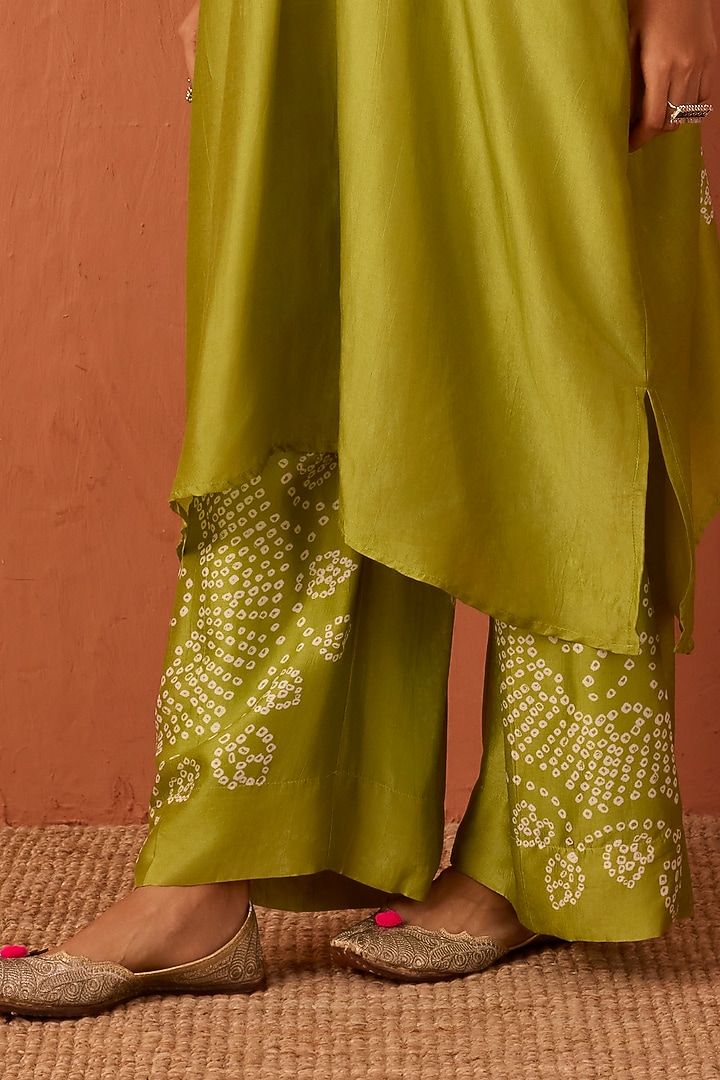 Olive Green Vasansi Silk Bandhani Printed Kaftan Set by Vasansi Jaipur at Pernia's Pop Up Shop