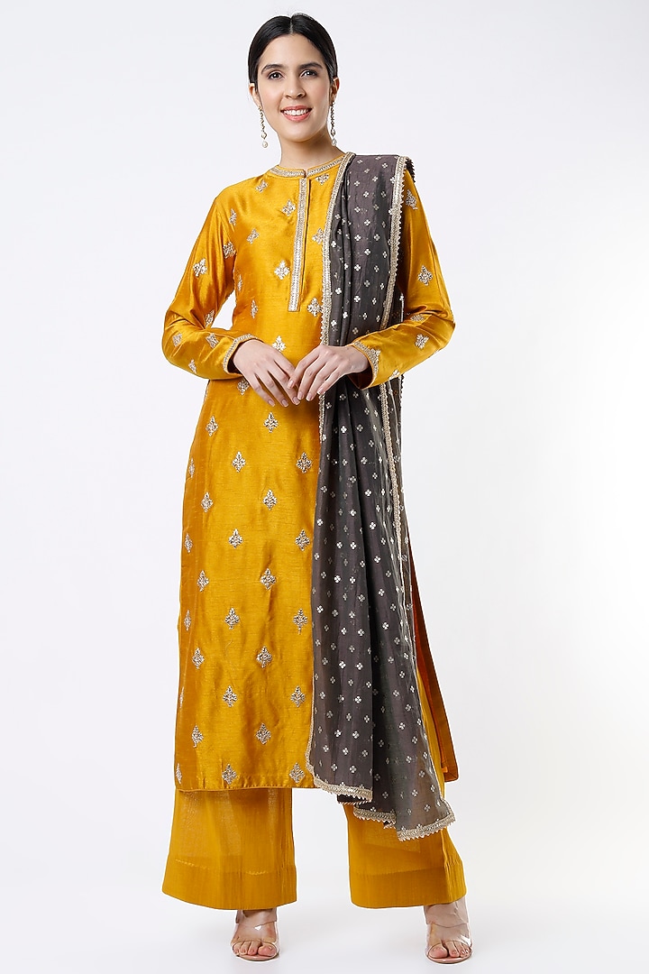 Mustard Embroidered Kurta Set by Vikram Phadnis at Pernia's Pop Up Shop
