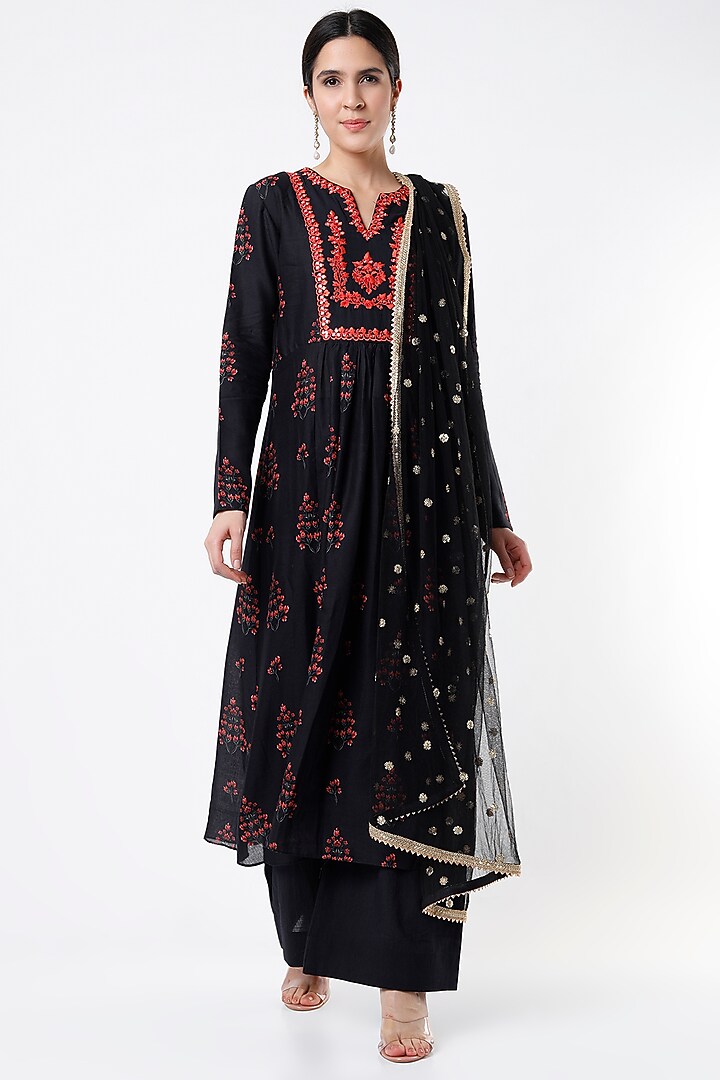 Black Resham Embroidered Kurta Set by Vikram Phadnis at Pernia's Pop Up Shop