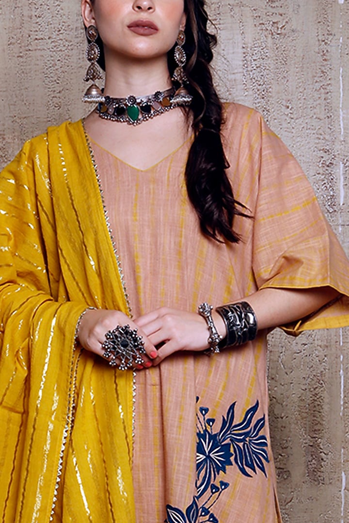 Beige Applique Embroidered Kurta Set by Vikram Phadnis at Pernia's Pop Up Shop