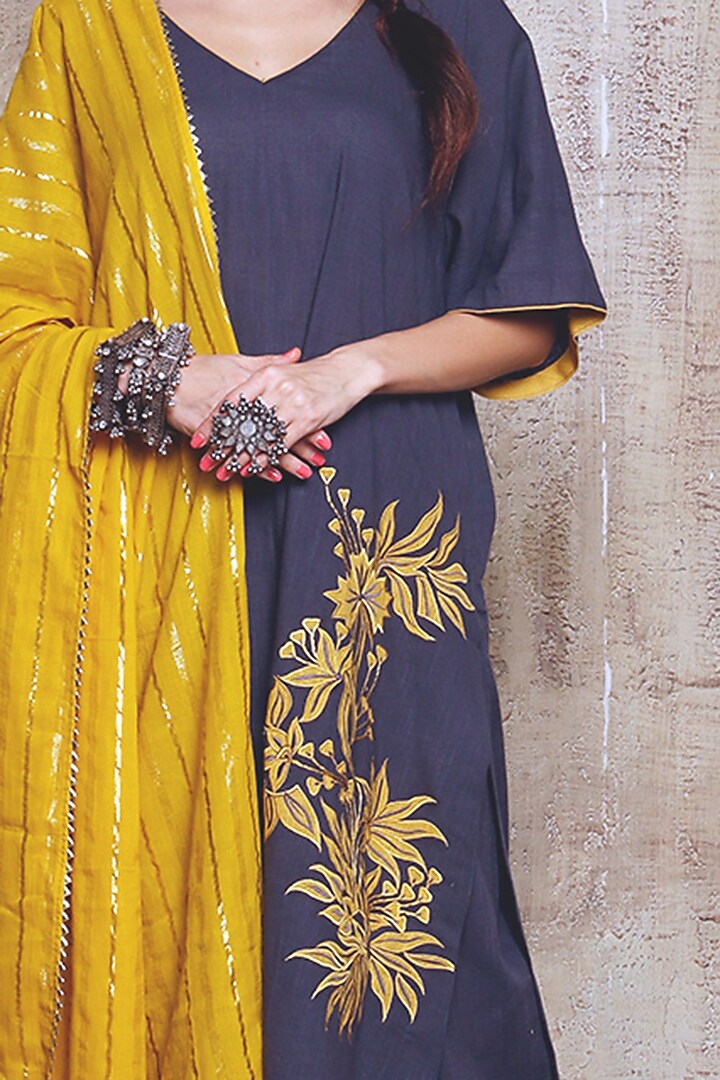 Blue Applique Embroidered Kurta Set by Vikram Phadnis at Pernia's Pop Up Shop