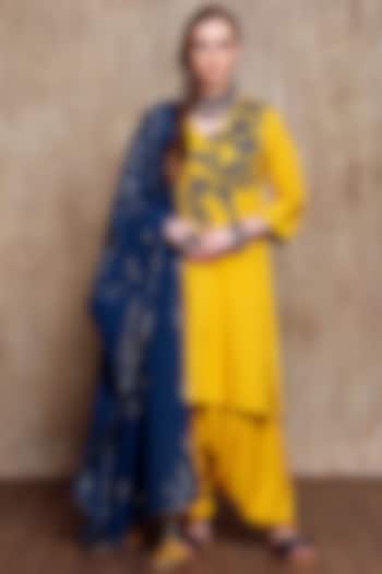 Mustard Applique Embroidered Kurta Set by Vikram Phadnis at Pernia's Pop Up Shop