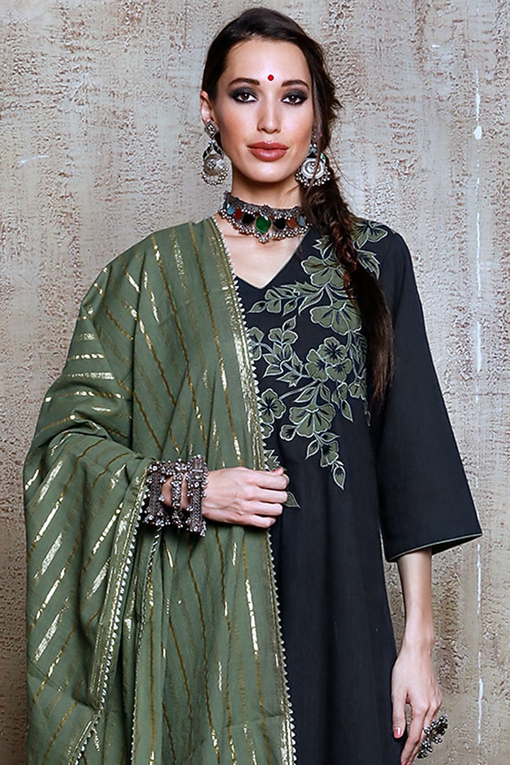 Dark Grey Applique Embroidered Kurta Set by Vikram Phadnis at Pernia's Pop Up Shop