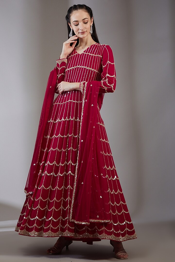 Fuchsia Embroidered Kurta Set by Varun Nidhika at Pernia's Pop Up Shop