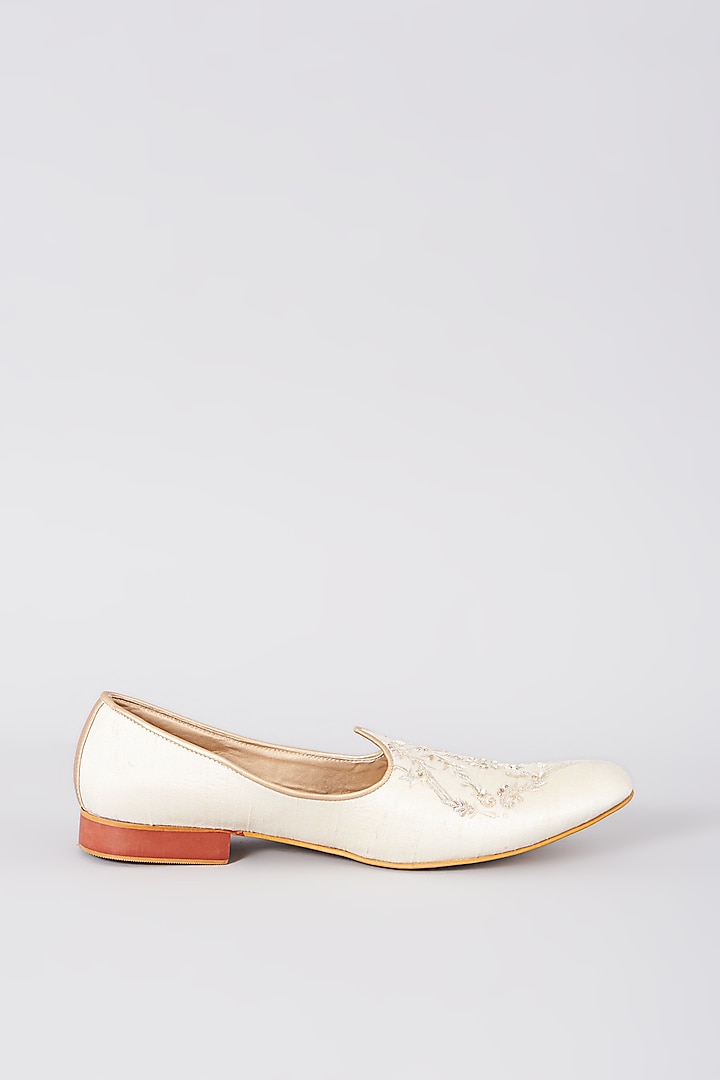 Cream Silk Leather Embroidered Mojari Shoes by Vanshik at