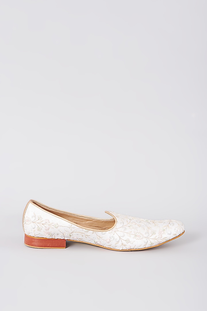 Ivory Embroidered Mojdi Shoes by Vanshik